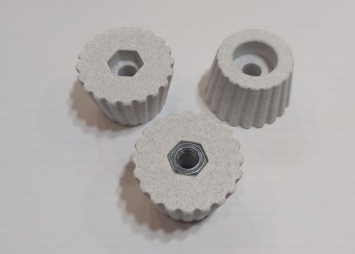 Műanyag láb hangfalakhoz, bútorokhoz egyébb alkalmazásokhoz 40x25mm, csavar nélkül KAPHATÓ !!!!!!!