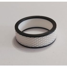 Műanyag gyűrű, fekete - fehér. Design 8 KAPHATÓ !!!