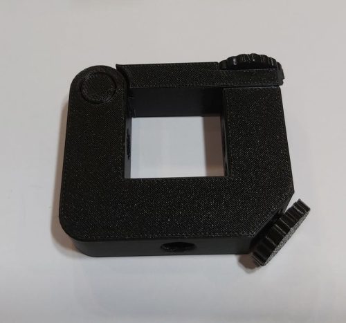 Erősített bilincs 30x30mm zártszelvényre, csavar menetekkel, akár több oldalról rögzíthető kiegészítők. KAPHATÓ !!!!!!!