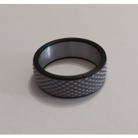 Műanyag gyűrű, fekete - ezüst. Design 4 KAPHATÓ !!!