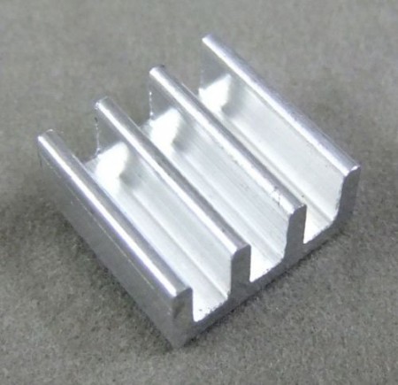 Mini hűtőborda dc-dc áramkörökhöz öntapadós kivitel 9x9x5mm hut_090447 KAPHATÓ !!!!!!!