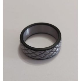 Műanyag gyűrű, fekete - ezüst. Design 3 KAPHATÓ !!!